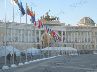 Флагштоки Стандарт на Дворцовой площади Петербурга