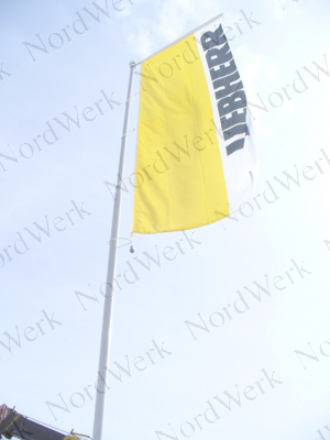 Флаг Либхерр на флагштоке Баннер