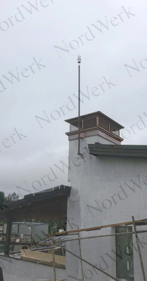 Молниеотвод МСАА на крыше с настенным кронштейном